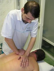 Манипуляция на грудном отделе позвоночника